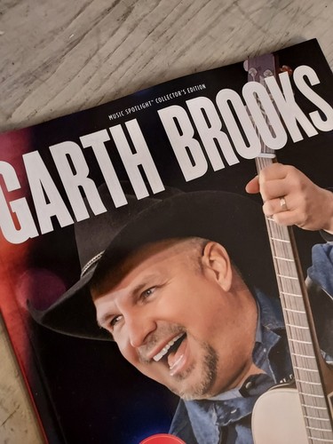 2022 GARTH BROOKS Tribute To Legend Centennial Media Magazine COUNTRY SUPERSTAR - Foto 3 di 4