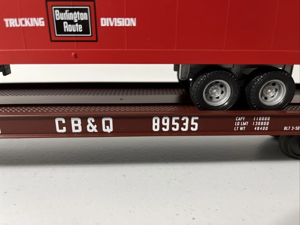 MTH 20-98126 - Flat Car w/40’ Trailer - Burlington CB&Q #89535 - O Scale - Image 2 of 4