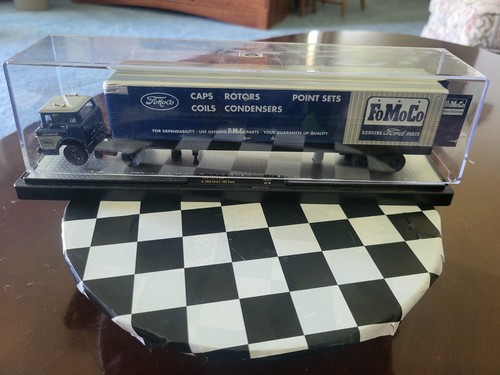 M2 Customized FoMoCo 1/64 Diecast 58 Ford C-600 &56 F-100 Truck,65 Econoline Van - Picture 17 of 20