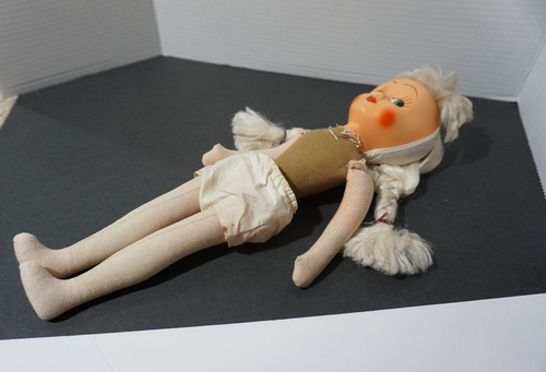 Alter Stoffkörper Puppe Mädchen Kunststoffkopf Sägemehl 16 Zoll - Bild 6 von 18