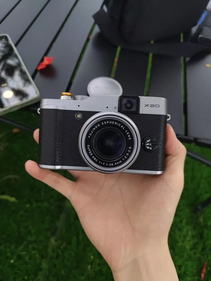 FUJIFILM Fuji X Series X20 12.0MP Digital F2.0-2.8 lens Camera 4x optical zoom - Image 4 of 4