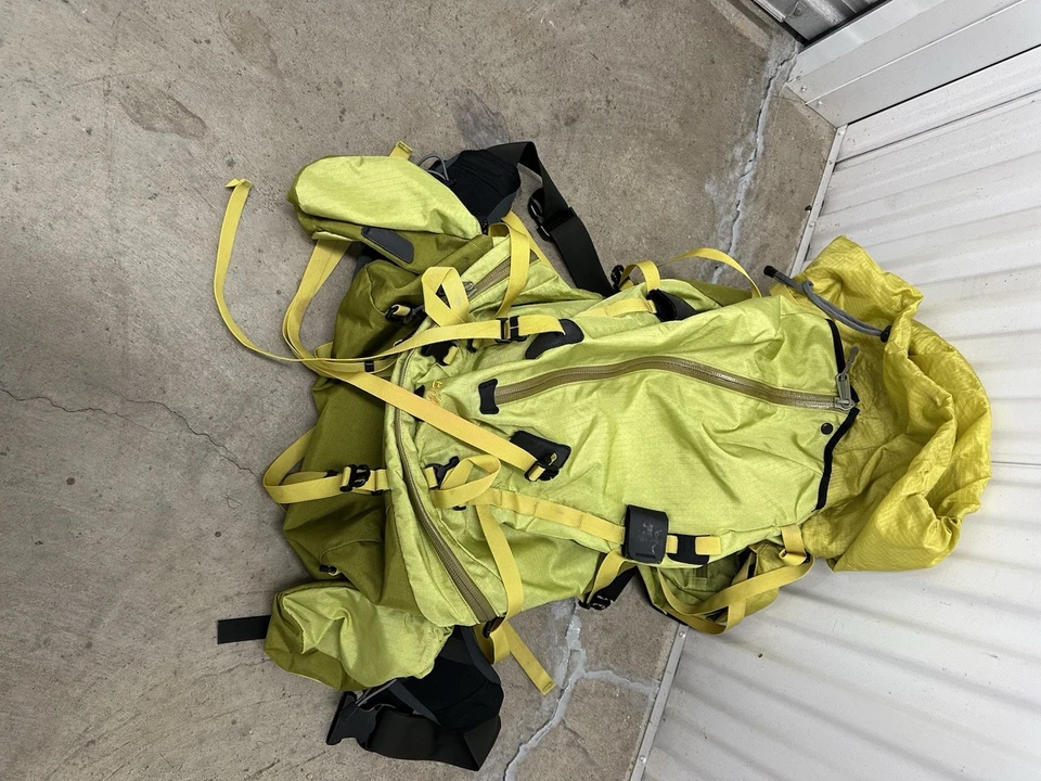 Arc'teryx Axeeios Hiking Backpack - 35L - Mustard Color - Used - Japan - Image 3 of 4