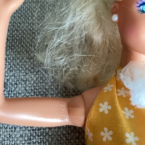 Barbie 1976 With Yellow Vtg Coat And Dress - Picture 10 of 21
