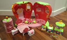 VTG 2003 Strawberry Shortcake Berry Sweet House, Revolving Closet, Bed Kitchen