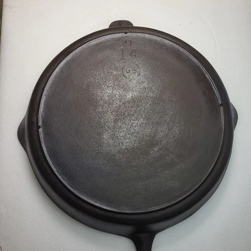 VINTAGE #14 TRIPLE NOTCH LODGE CAST IRON SKILLET WITH HEAT RING