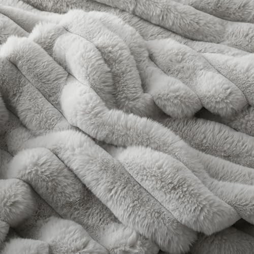 Cozy Light Gray Faux Fur Throw Blanket 50x60 Inches Striped for Couch Bedroom - Bild 6 von 7