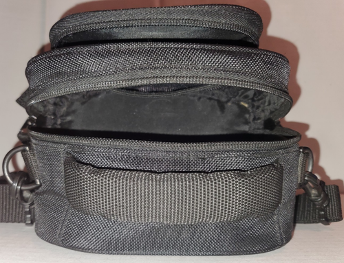 Sony Soft Shell Camera/Camcorder Bag, Zipper, Adjustable Strap Model LCS-VA15 - Picture 7 of 13