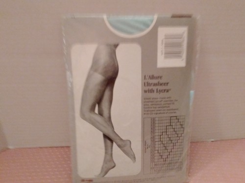 Vintage Christian Dior L'allure Ultra Silken Sheer Pantyhose Size 4 Aqua - Picture 6 of 7
