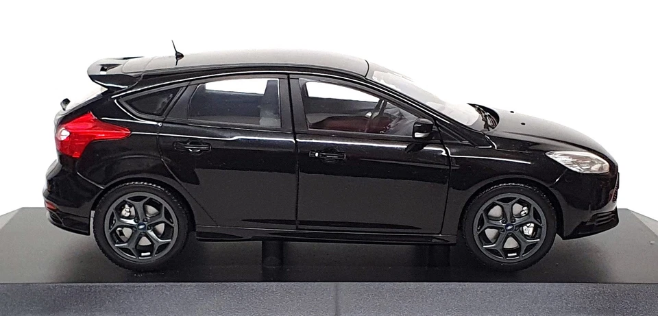 Minichamps 1/18 Scale 110 082000 - 2011 Ford Focus ST - Met. Black - Image 3 of 4
