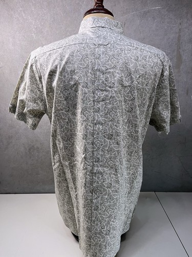 Camisa Ben Sherman Para Hombres Abotonada Manga Corta Calce Elástico Hoja Abstracta Grande - Imagen 6 de 10