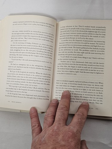 Being Mortal: Medicine and What Matters in the End [Hardcover] Gawande, Atul - Picture 9 of 14