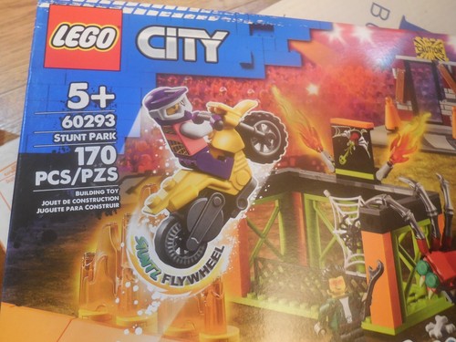  LEGO CITY: Stunt Park (60293) Factory Sealed - Picture 1 of 3