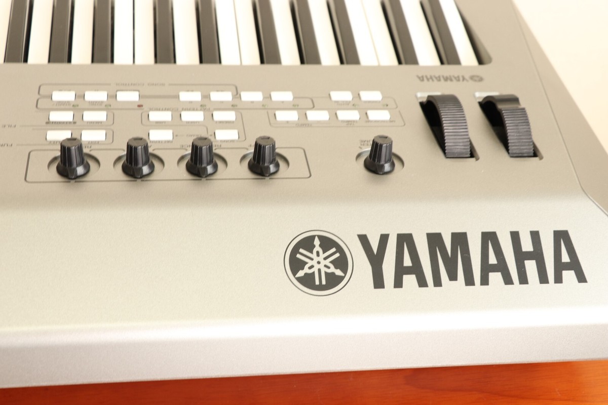 Yamaha MM6 61 Key Keyboard Synthesizer Workstation Music