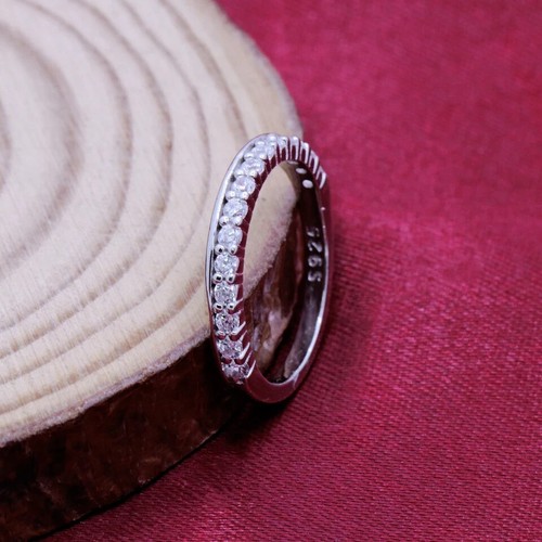 925 Sterling Silver Channel Set Cubic Zirconia Stacking Wedding Band Ring Size 7 - Picture 4 of 4