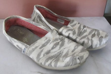 TOMS Size 7 Casual Canvas Slip On Comfort Flats Shoes Gray W7 Gray White