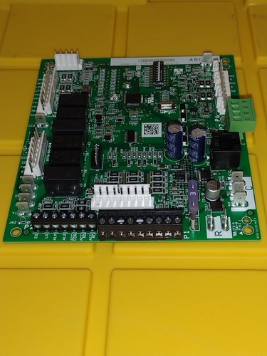 WATERFURNACE 1076-83-804 1076-802 17P553-04 LOGIC BOARD NEW - Picture 2 of 8