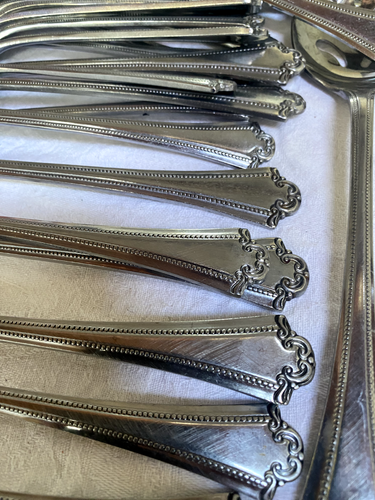ONEIDA ROGERS CO STAINLESS FLATWARE KOREA "LAVALIER" (37) PC SET - Picture 7 of 7