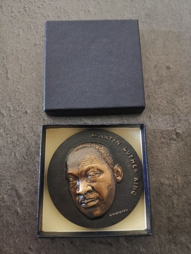 MEDAILLE BRONZE MAT 1969 MARTIN LUTHER KING + BOITE / 67mm 183g - Picture 3 of 5