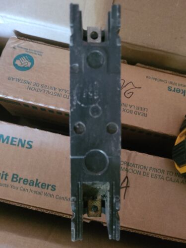 GE TED113030 277V Main Breaker Missing Wire Clamp/ Screw. - Picture 6 of 10