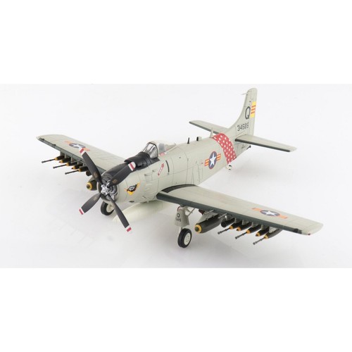 HA2921 1/72 Douglas A-1H AD-6 Skyraider 134585 1st FS VNAF Vietnam Air Force - Picture 3 of 4