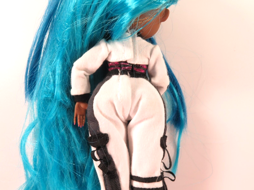 LOL Surprise OMG Chillax Doll Big Sister Blue Hair Shoes Outfit - Picture 7 of 8