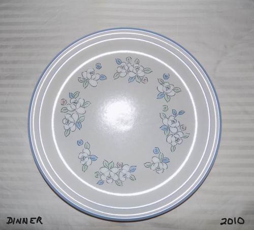 Chantilly Hand Decorated Stoneware Hearthside Fleur de Lune Plates 19Pcs. - Picture 15 of 15