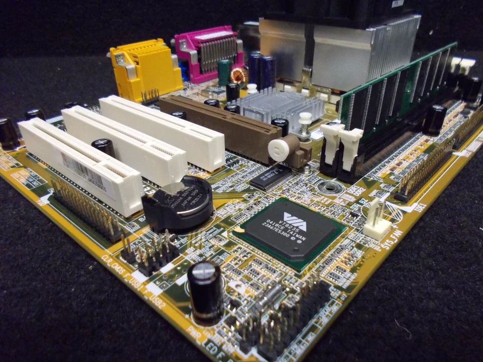 AMD Athlon XP 2800+, 2.08GHz, 512 MB RAM, AXPER XP-K7VM333 mATX. #V-949 - Bild 3 von 4