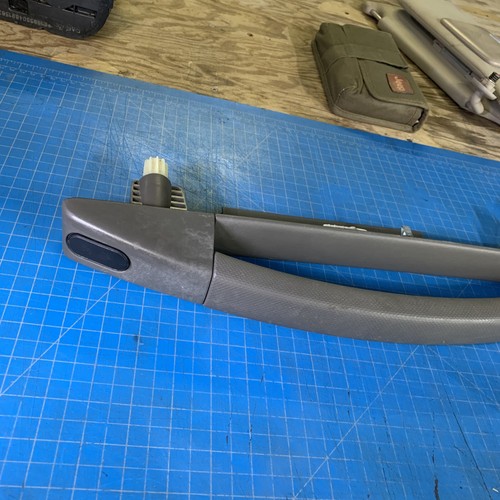 2005-2007 Jeep Liberty KJ Passenger Dash Grab Handle Bar DK OEM ZE75XDHAA - Picture 3 of 18