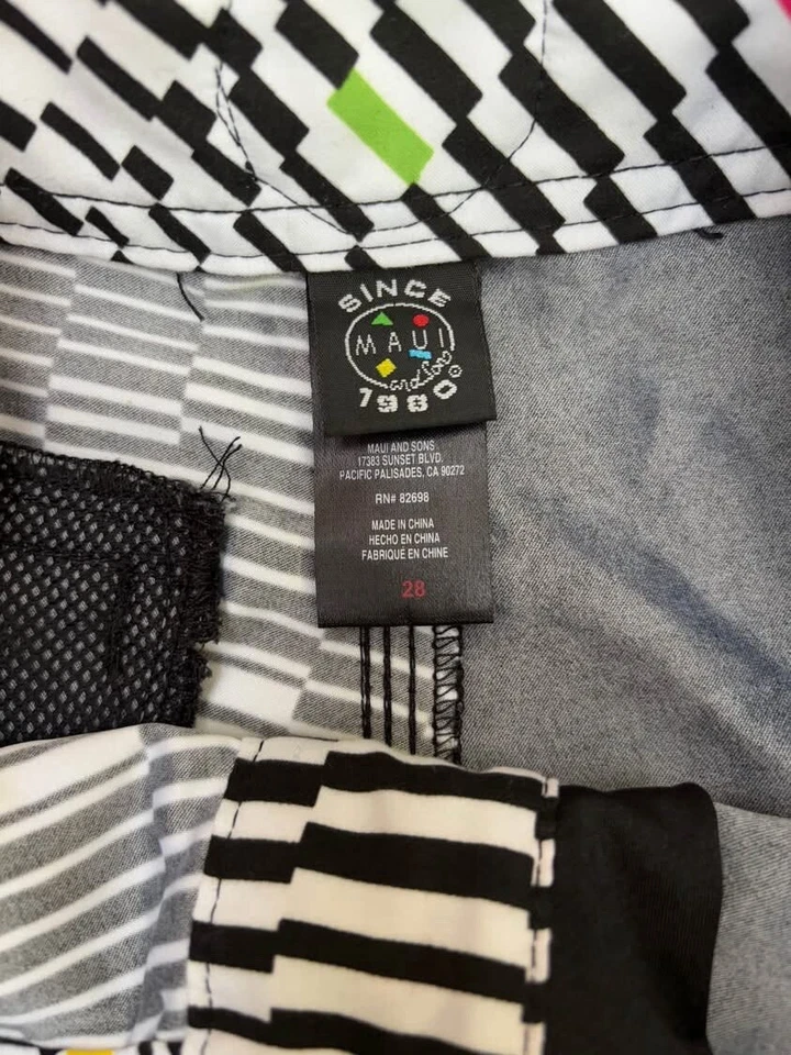 Maui and Sons Men's Board Shorts Size 28 Graphic Print MINT Condition - Image 4 of 4