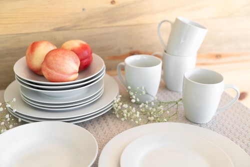 Elegant 16-Piece Round Dinnerware Set in Glossy White - Microwave & Oven Safe - Picture 8 of 8