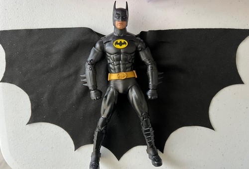 McFarlane Gold Label DC Multiverse 89 Batman In Original Packaging  - Picture 5 of 12