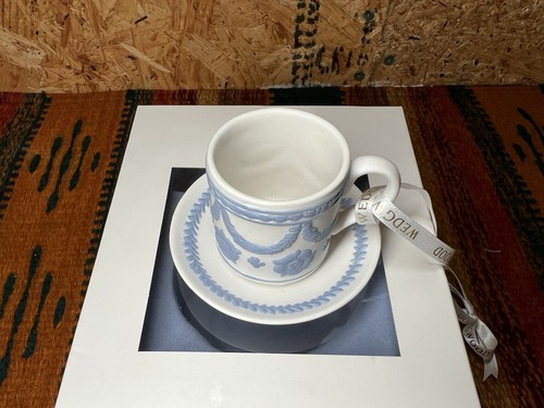 Wedgwood blau & weiß ikonische Teetasse & Untertasse Ornament in Box - Bild 3 von 6