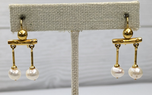 Pendientes colgantes de perlas tono dorado MMA Metropolitan Museum of Art de colección 1 3/8"