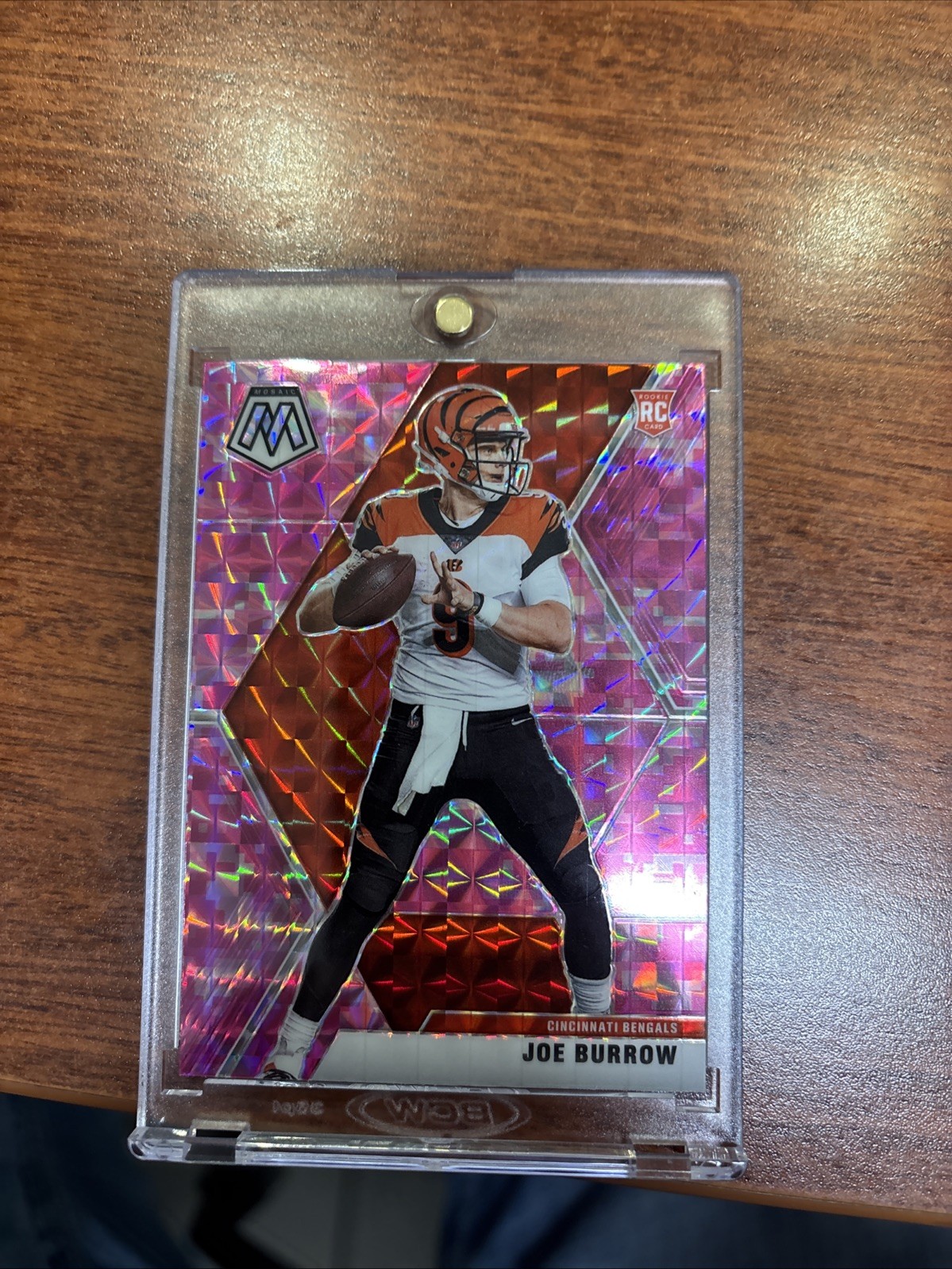 2020 Panini Mosaic - Rookies Joe Burrow #201 Camo Pink Mosaic Prizm (RC)