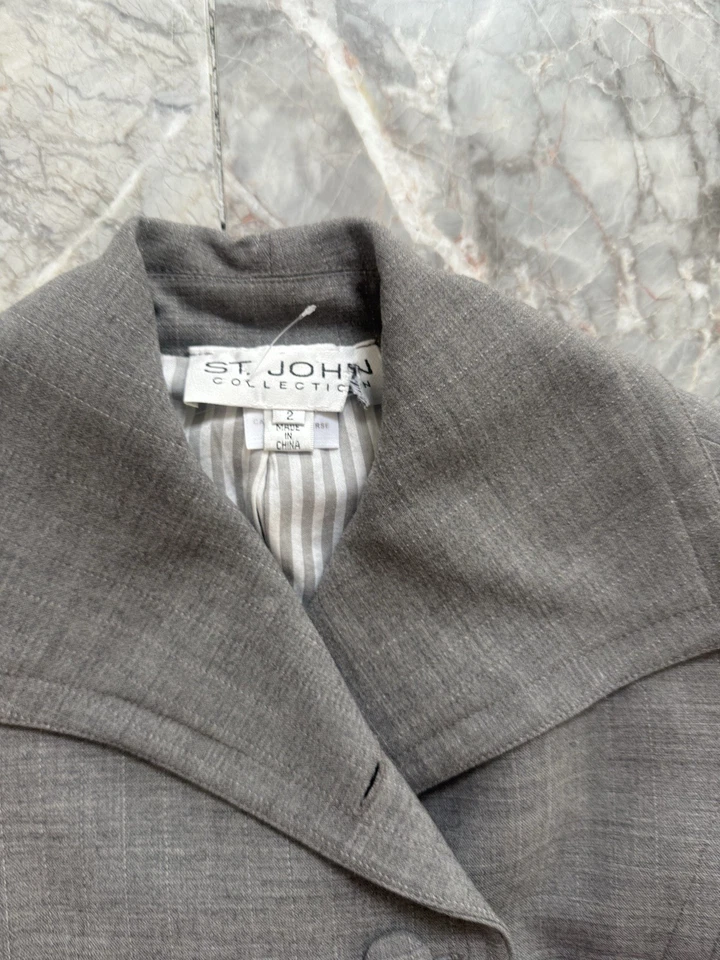 Traje Pantalón a Rayas Gris Cinturón COLECCIÓN ST. JOHN Talla 2 Foto 3 de 4