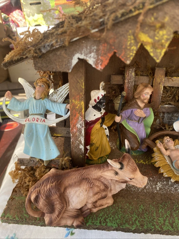Vintage Nativity Set 11 Pc Wood Stable Made In Italy Vintage Hand Painted 5” 6” - Image 2 of 4