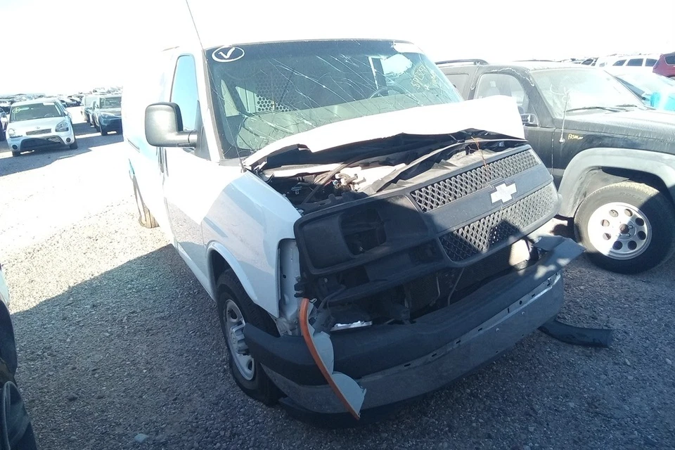 2017 Chevrolet Express 2500 Van 6.0L Engine Motor OEM 237K Miles - LKQ437062055 - Image 2 of 4