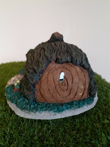 Fairy log house indoor / outdoor sculpture - lights up - Picture 5 of 7