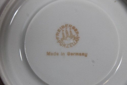 FREIBERGER PORZELLAN GDR White With Gold Trim Tea Set of 3 Plus Creamer & Extras - Picture 10 of 12