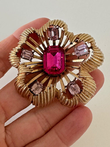 Vtg Coro Brooch Purple Pink Gold Tone 3D Signed Stunning Mod Art - Picture 2 of 13
