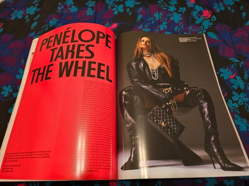 PENELOPE CRUZ - V MAGAZINE - SPRING 2024 - Picture 2 of 5