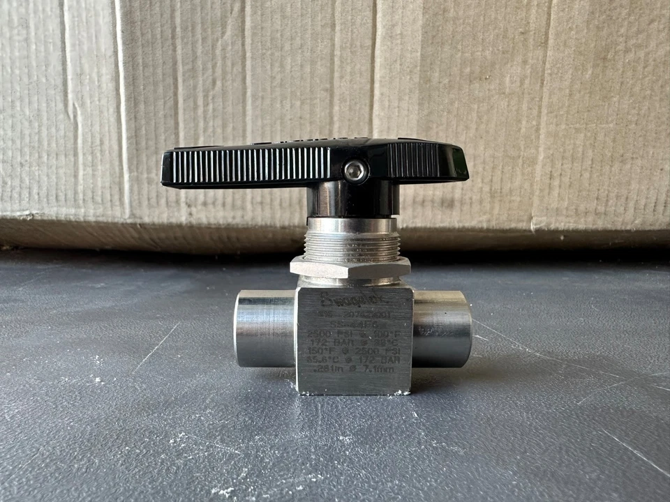 Swagelok SS-44F6 Stainless Steel 3/8" FNPT 40 Series Ball Valve 316-207629001 - Image 4 of 4