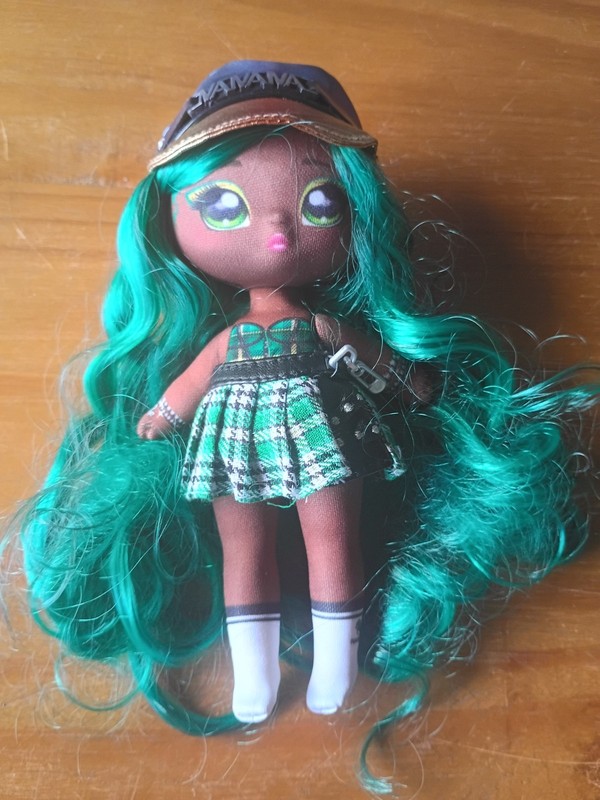 T5 Na! Na! Na! Surprise Mini Fashion Doll Green Hair