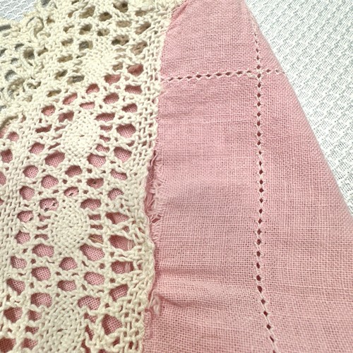 Vintage Pink Linen Table Runner w/ Crochet Lace Trim 29x11 Boho Cottage - Picture 3 of 12