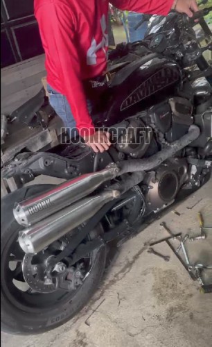 Custom Exhaust System For Harley Davidson SPORSTER S - Picture 2 of 3