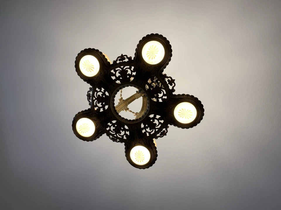 Lámpara de araña antigua R. Williamson Co. Slip Shade (solo marco - SIN TONOS) Foto 2 de 4