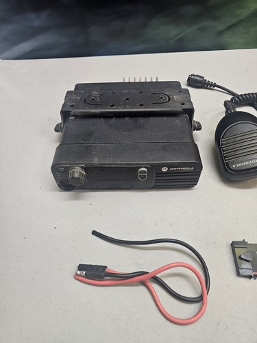 Motorola MOTOTRBO XPR4350 403-470 MHz UHF 40 w radio bidirezionale con microfono AAM27QPC9LA1AN - Foto 2 di 10