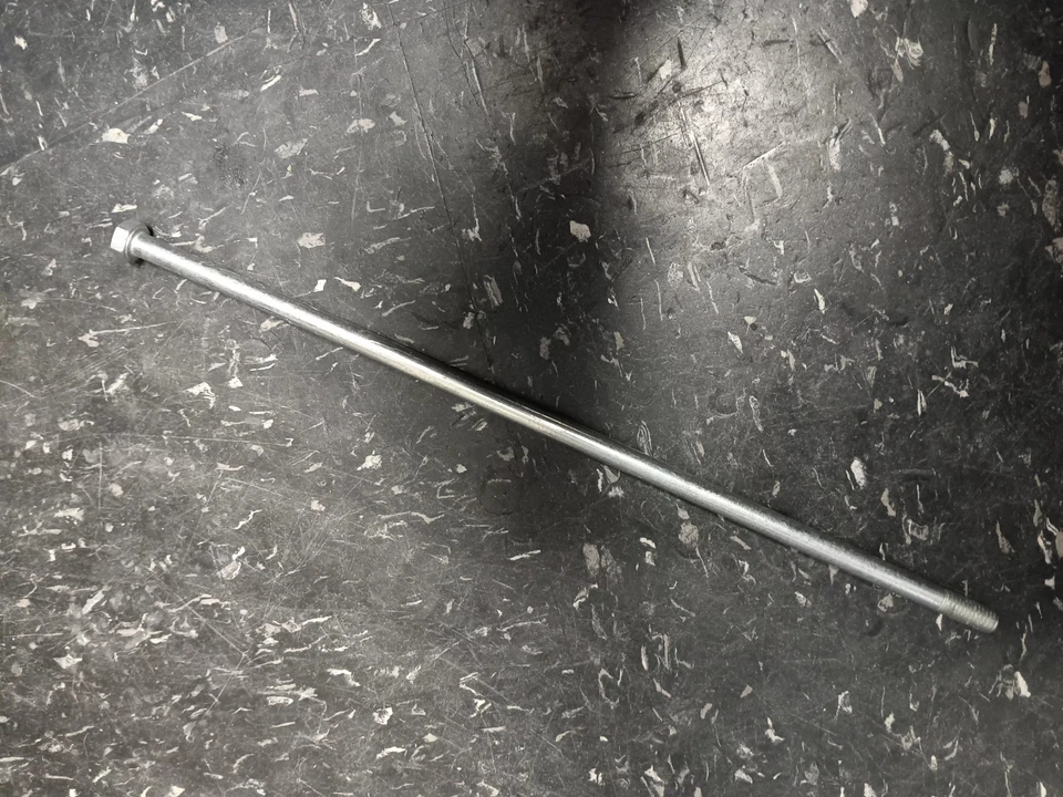 Harley Davidson MX250 MX 250 Engine Mounting Bolt Oem Lower rear Foto 2 de 4