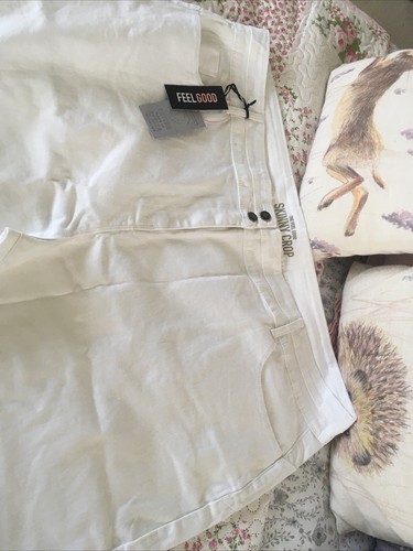 Womans Size 32 White Cropped Jeans - Picture 2 of 10