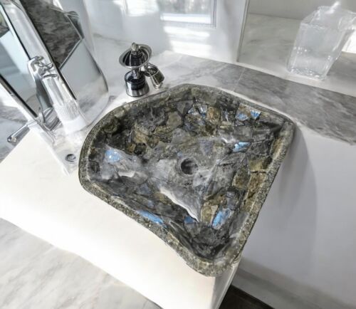 Bagni moderni in pietra di labradorite, interni spa e arredamento casa sofisticato - Foto 2 di 9
